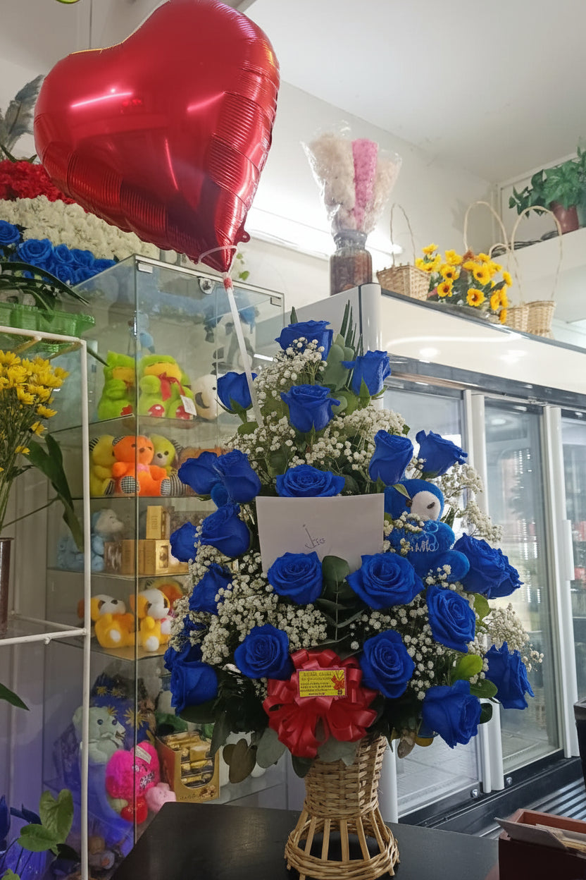 Canasto Premium con 24 Rosas + Peluche + Globo