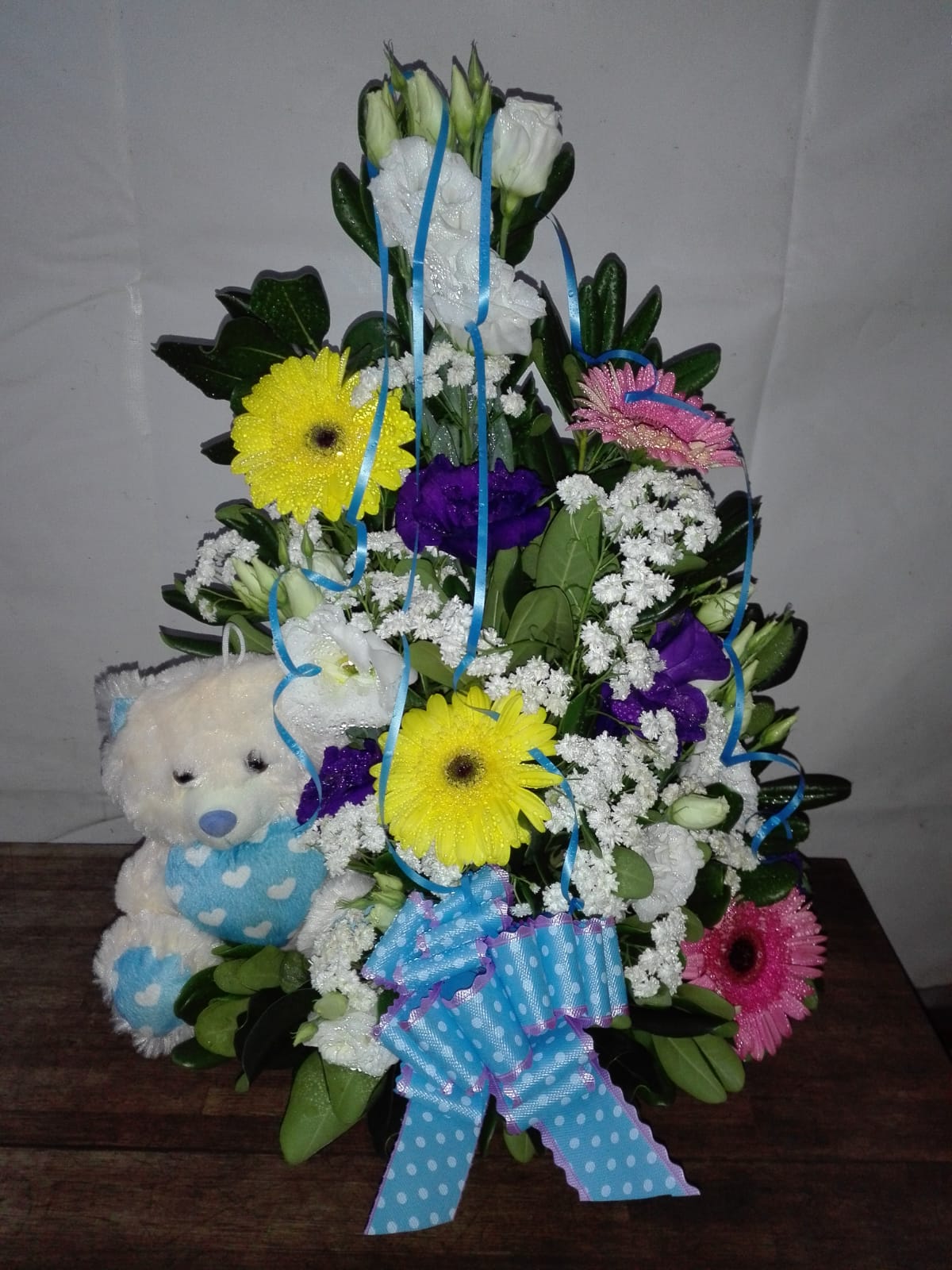 Canasto de Nacimiento con Flores Surtidas + Peluche