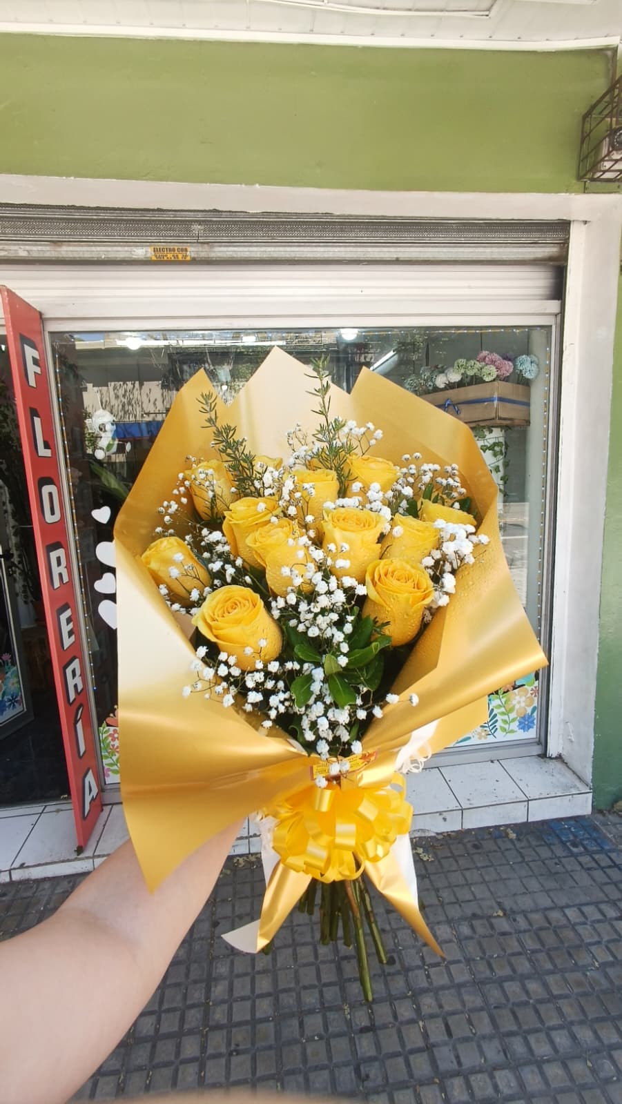 Ramo de 12 Rosas Amarillas – Un clásico para sorprender