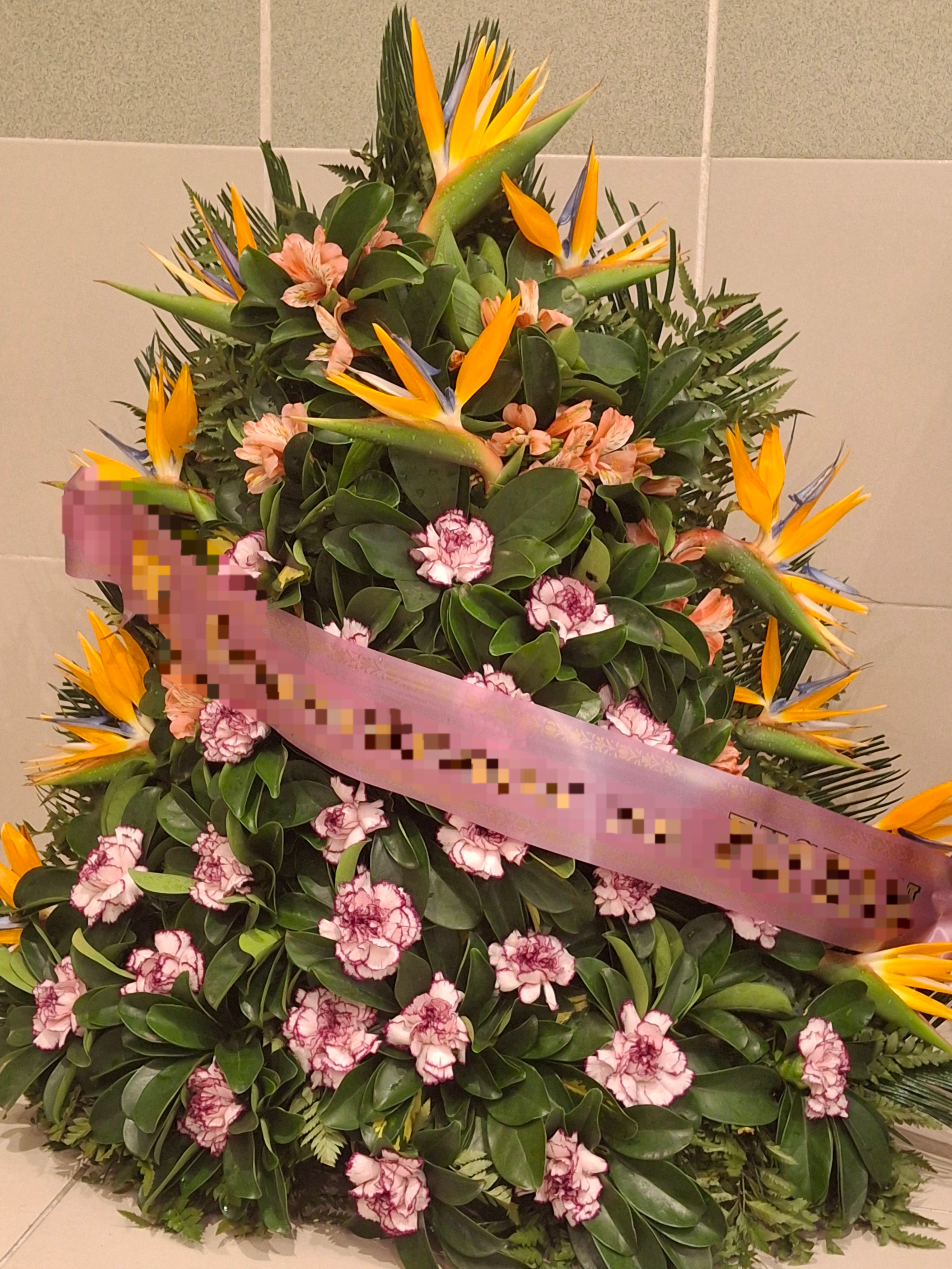 Palma de Piso con Flores de Estación