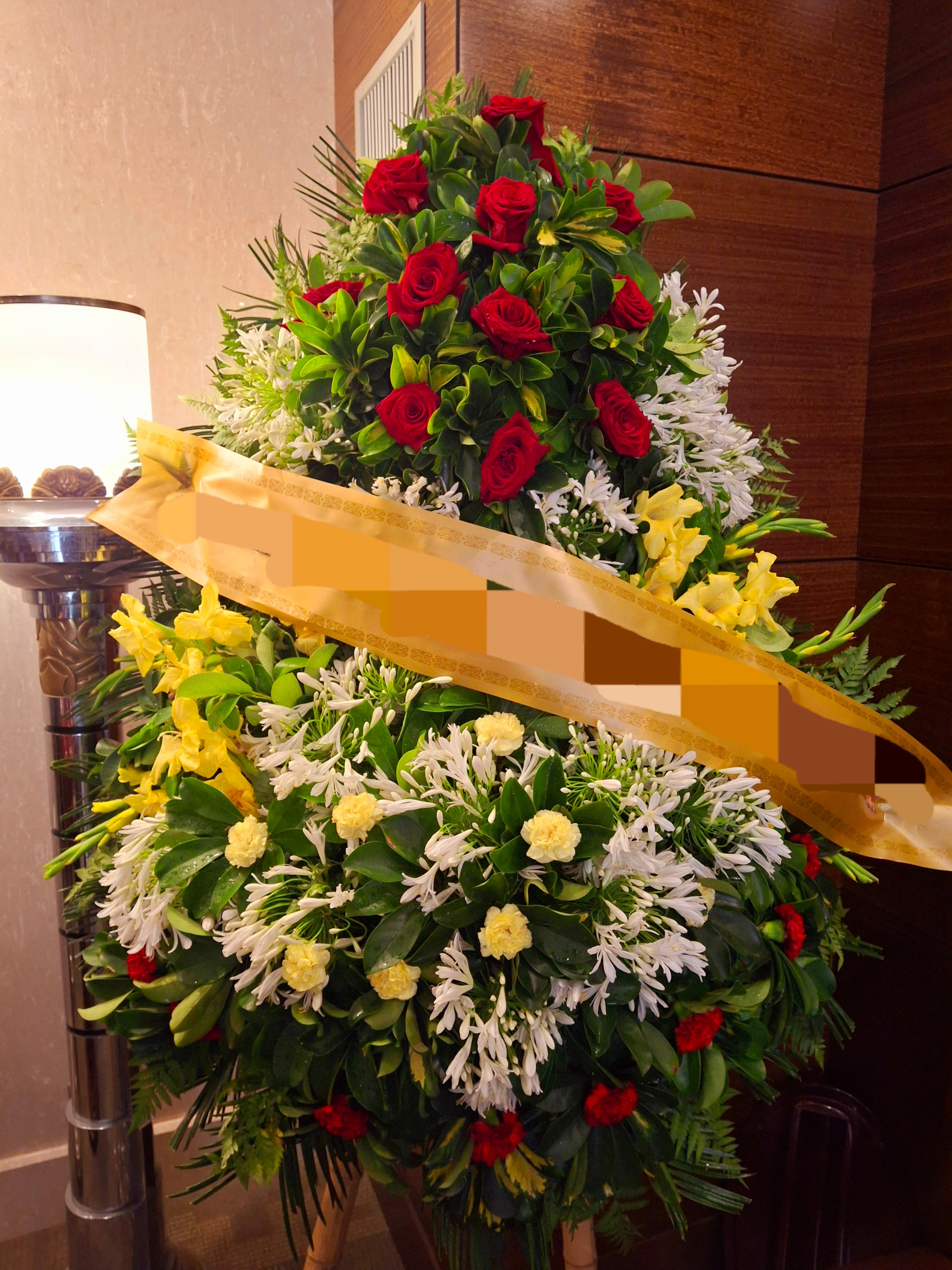 Corona Fúnebre con Buche de Rosas
