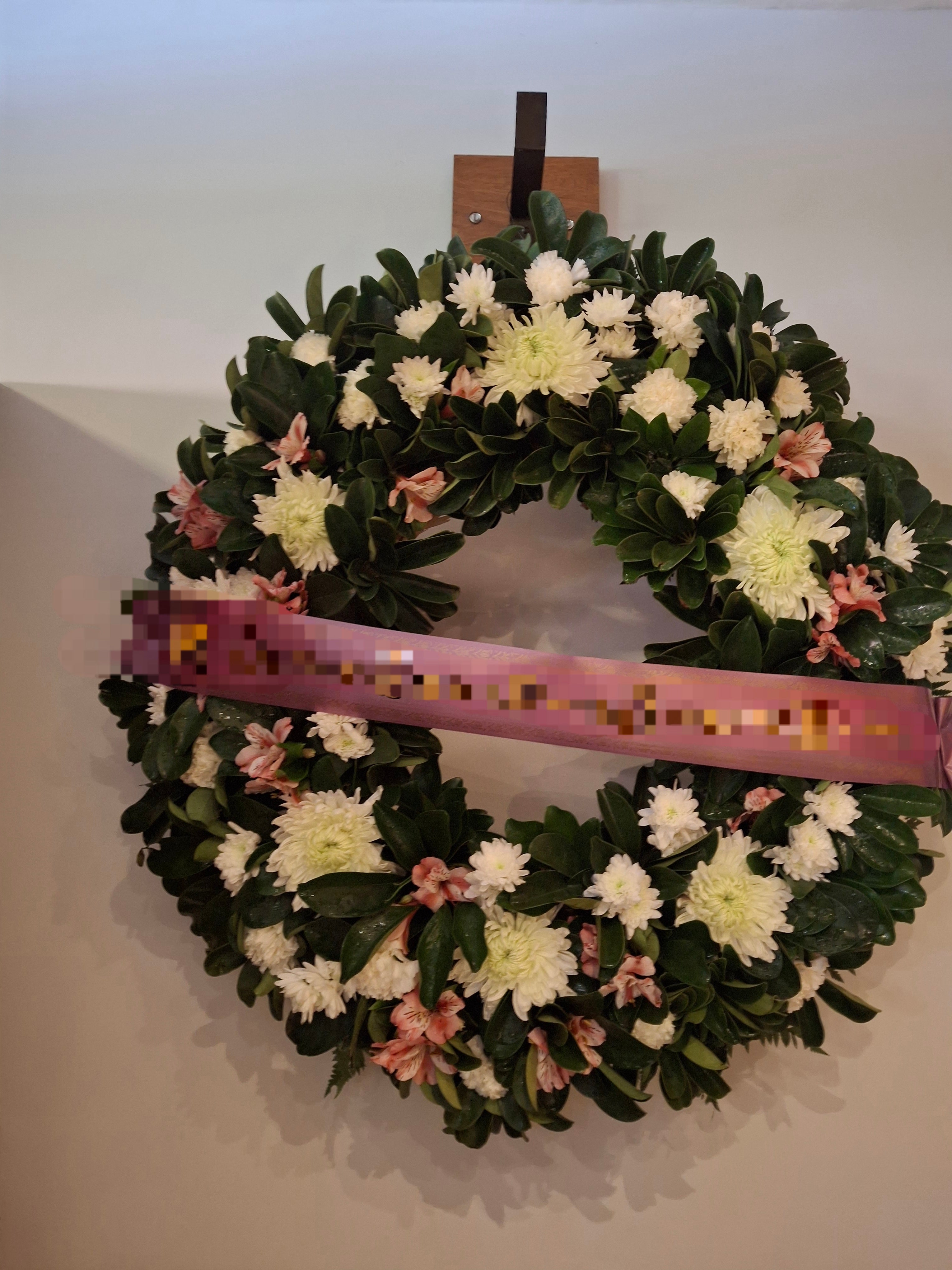Corona Americana con Flores de Estación