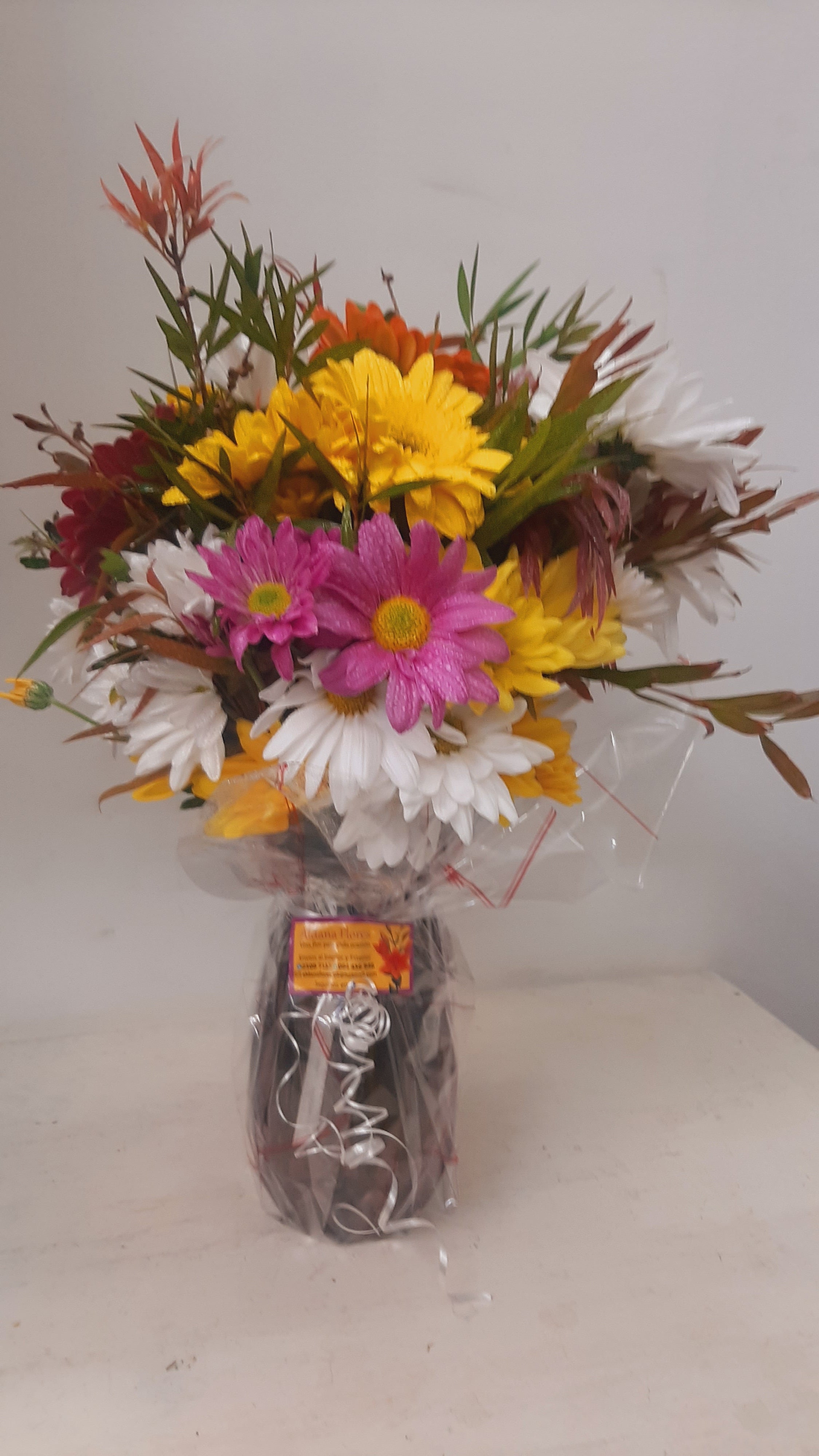 Ramo de Flores Surtidas con Florero