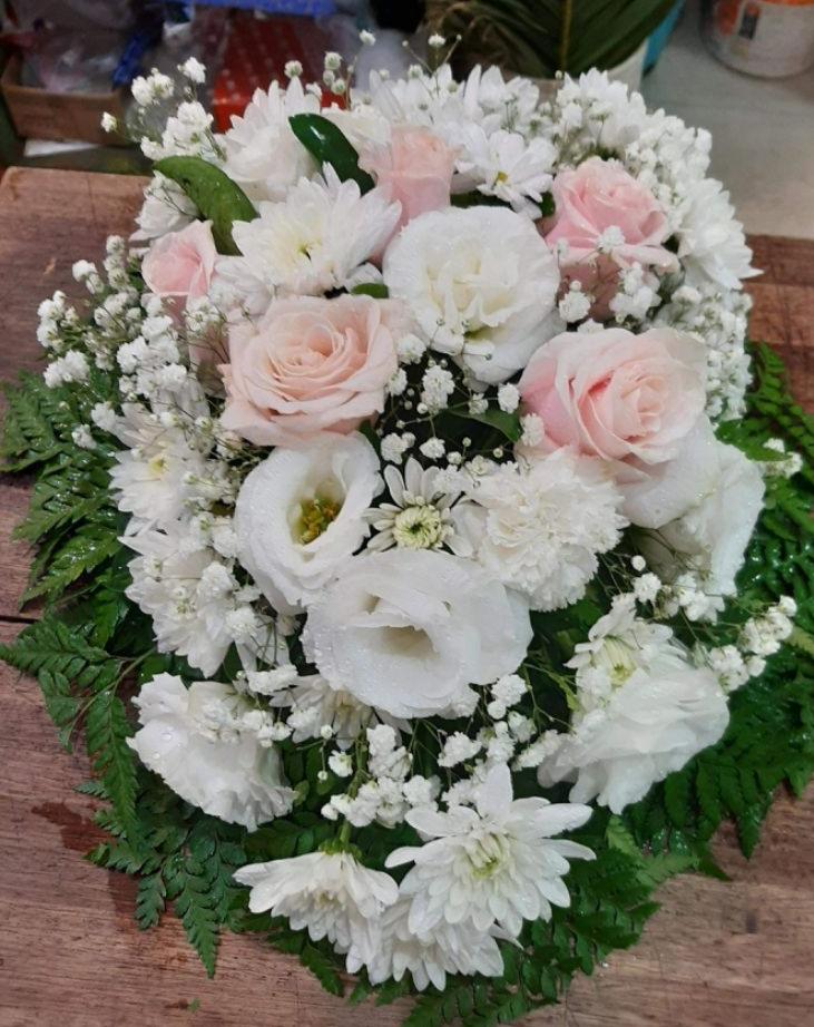 Manto Fúnebre con Flores Variadas