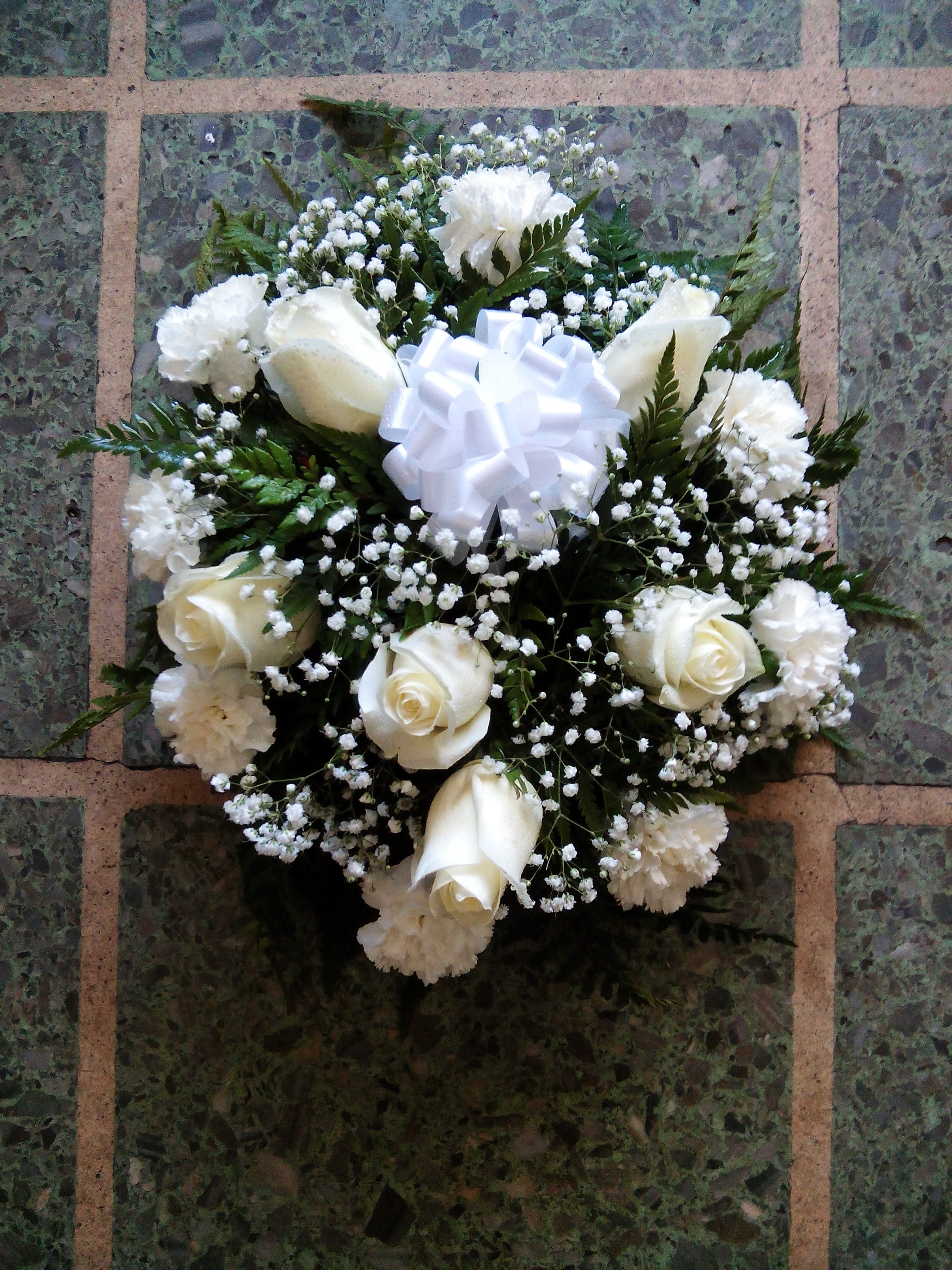 Manto Fúnebre de Rosas y Claveles