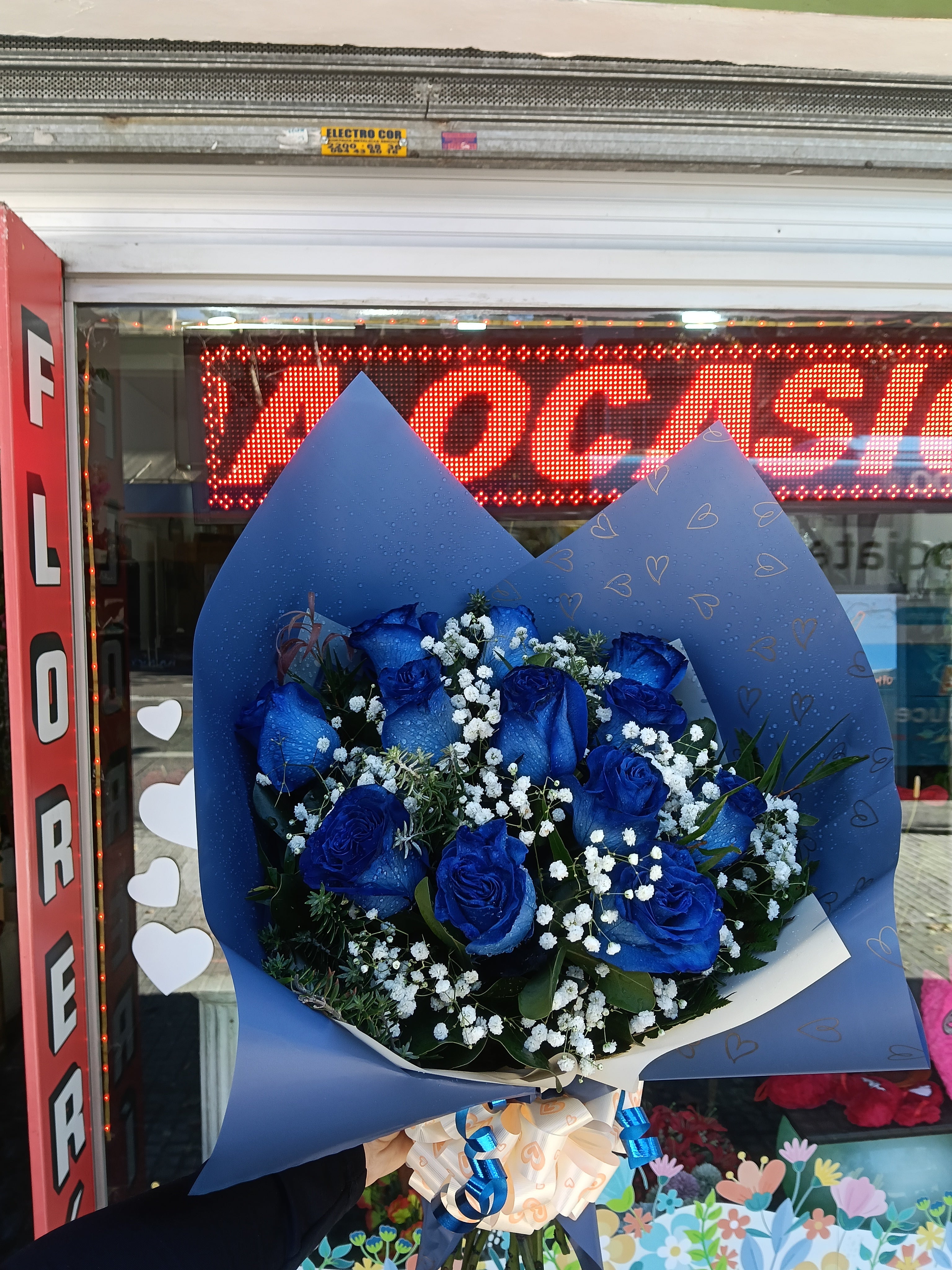 Ramo de 12 Rosas Azules – Un detalle único