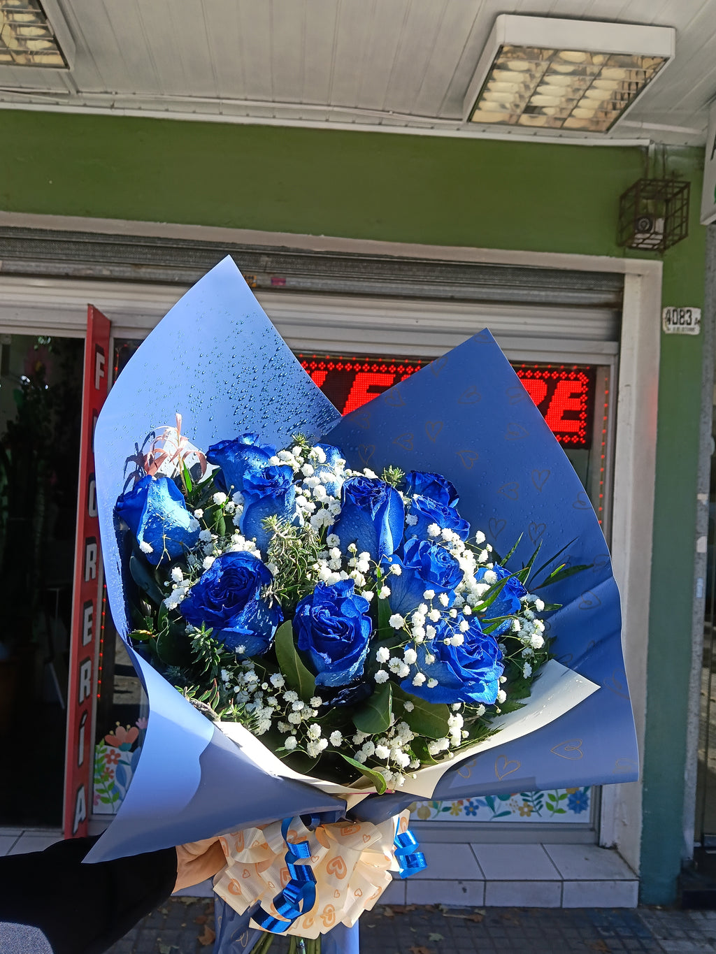 Ramo de 12 Rosas Azules – Un detalle único