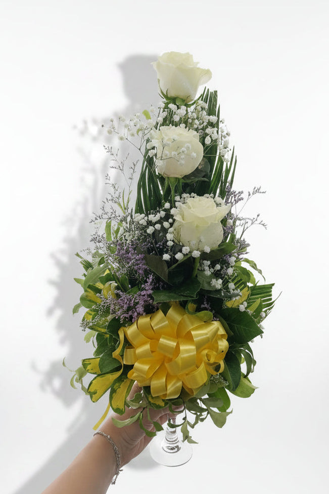 Arreglo Floral en Copa con 3 Rosas