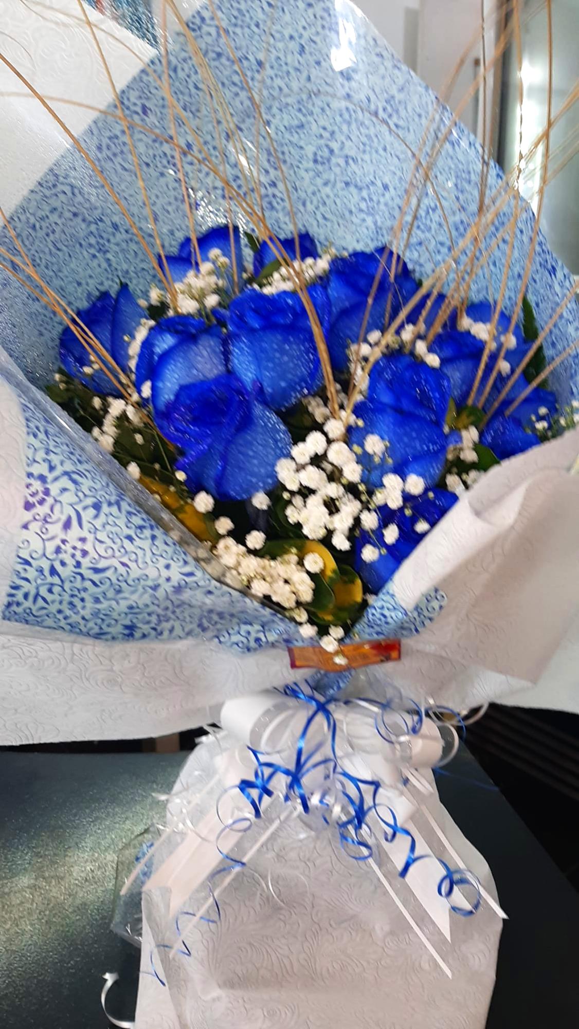 Ramo de 12 Rosas Azules – Un detalle único