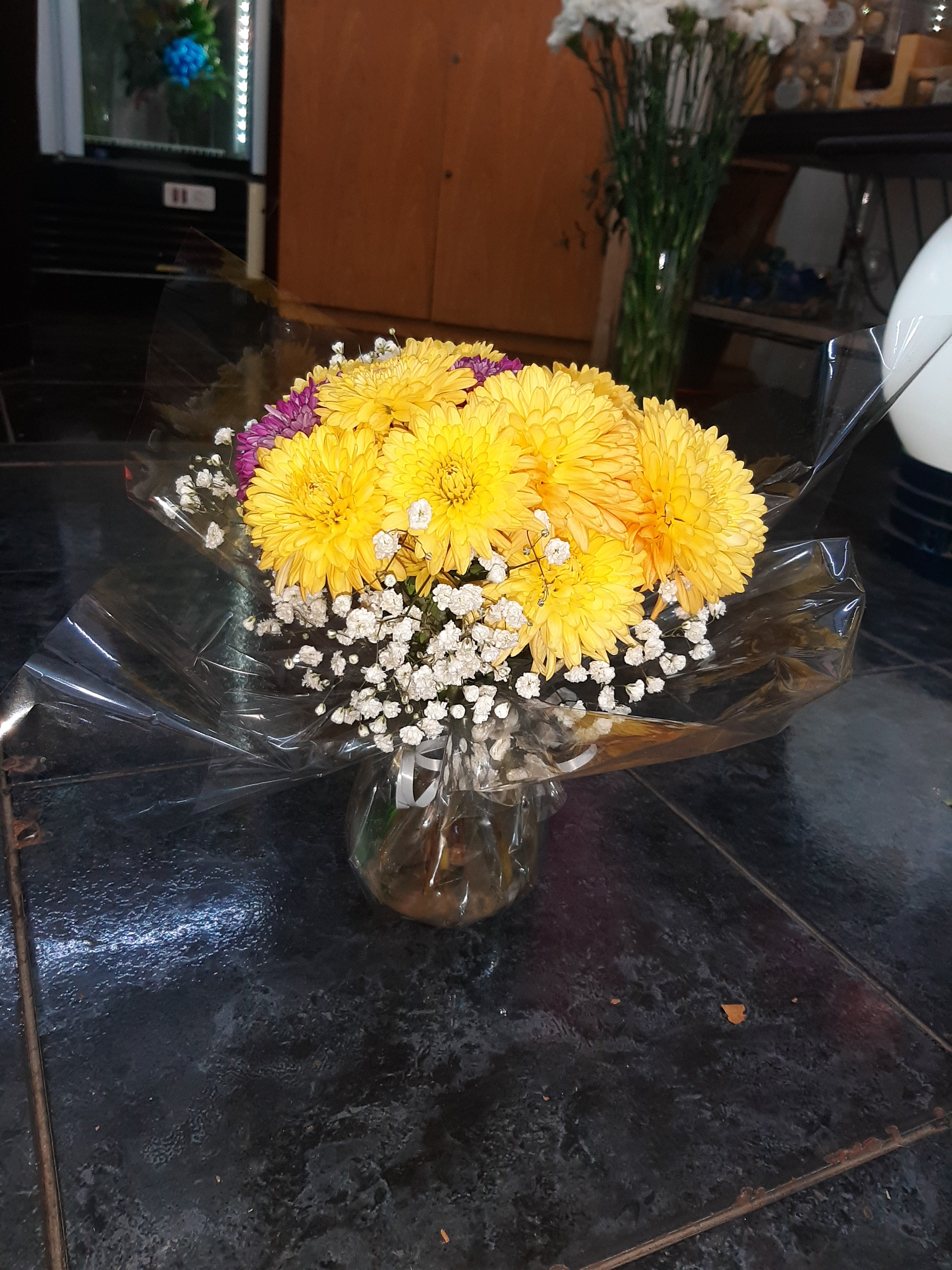 Florero con Flores de Estación